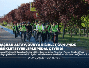 BAŞKAN ALTAY, DÜNYA BİSİKLET GÜNÜ’NDE BİSİKLETSEVERLERLE PEDAL ÇEVİRDİ