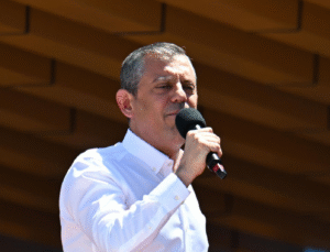 ÖZGÜR ÖZEL: “İKTİDARA GELDİĞİMİZDE TAKİBE DÜŞMÜŞ KREDİ KARTI FAİZLERİNİ SİLECEĞİZ”