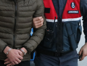 EREĞLİ’DE OKUL ÖNLERİNDE UYUŞTURUCU SATAN 2 KİŞİ YAKALANDI