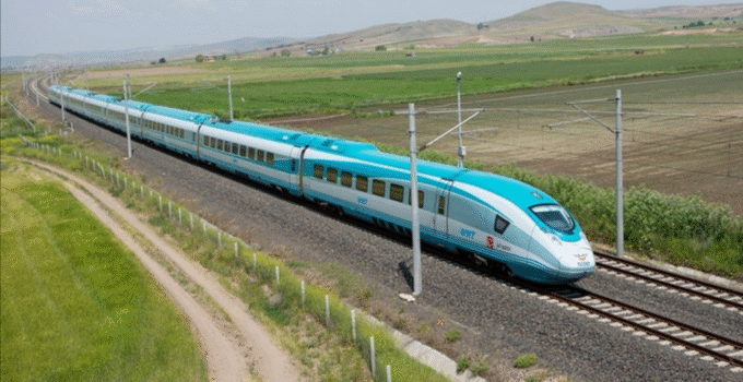 HIZLI TREN HATTINDA ÇALIŞMALARIN YIL SONUNDA TAMAMLANACAĞI AÇIKLANDI