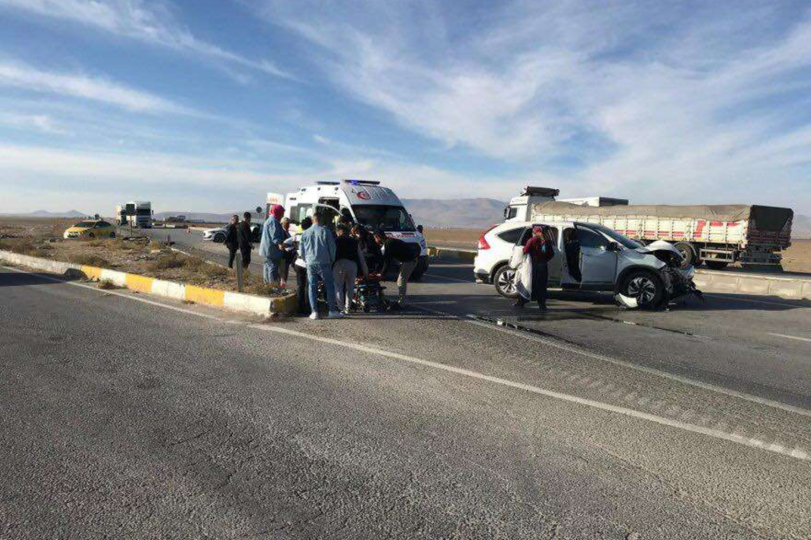 EREĞLİ’DE KAMYONET İLE CİP ÇARPIŞTI: 3’Ü ÇOCUK 7 KİŞİ YARALI