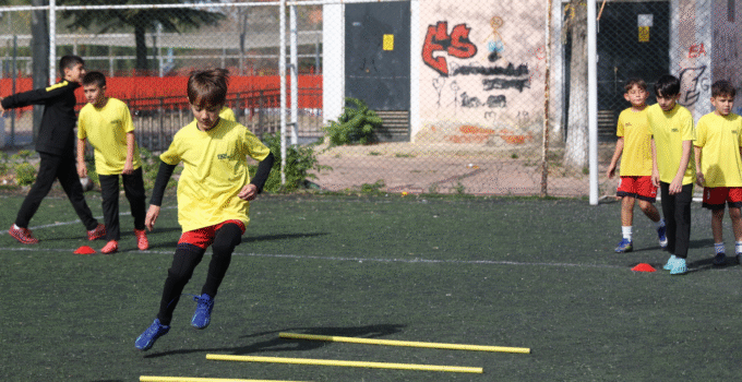 BAŞKAN ALTAY: “28 İLÇEMİZDE KIŞ SPOR OKULUMUZA KATILAN 13 BİN ÖĞRENCİMİZE BAŞARILAR DİLİYORUM”