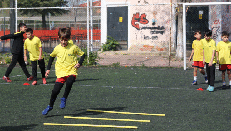 BAŞKAN ALTAY: “28 İLÇEMİZDE KIŞ SPOR OKULUMUZA KATILAN 13 BİN ÖĞRENCİMİZE BAŞARILAR DİLİYORUM”