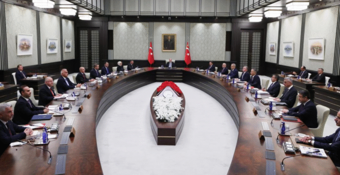 CUMHURBAŞKANLIĞI KABİNESİ YOĞUN GÜNDEMLE TOPLANIYOR