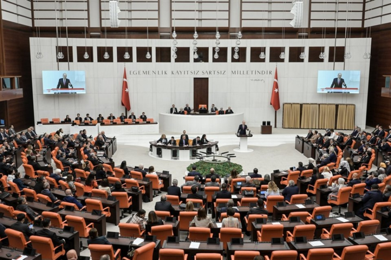 TBMM’DEKİ TACİZ İDDİASINDA FLAŞ GELİŞME: 4 AŞÇI GÖZALTINDA