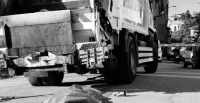 EREĞLİ’DE ÇÖP KAMYONUNUN ÇARPTIĞI KADIN YAŞAMINI YİTİRDİ