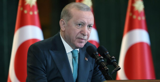 CUMHURBAŞKANI ERDOĞAN: “VATANDAŞA TEPEDEN BAKANIN MÜSAMAHA GÖRMESİ MÜMKÜN DEĞİL”