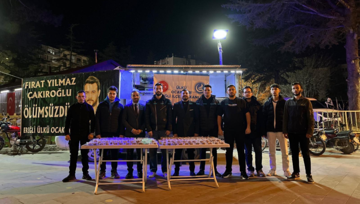 EREĞLİ ÜLKÜ OCAKLARINDAN UĞURLU CAMİ ÖNÜNDE LOKMA İKRAMI YAPILDI