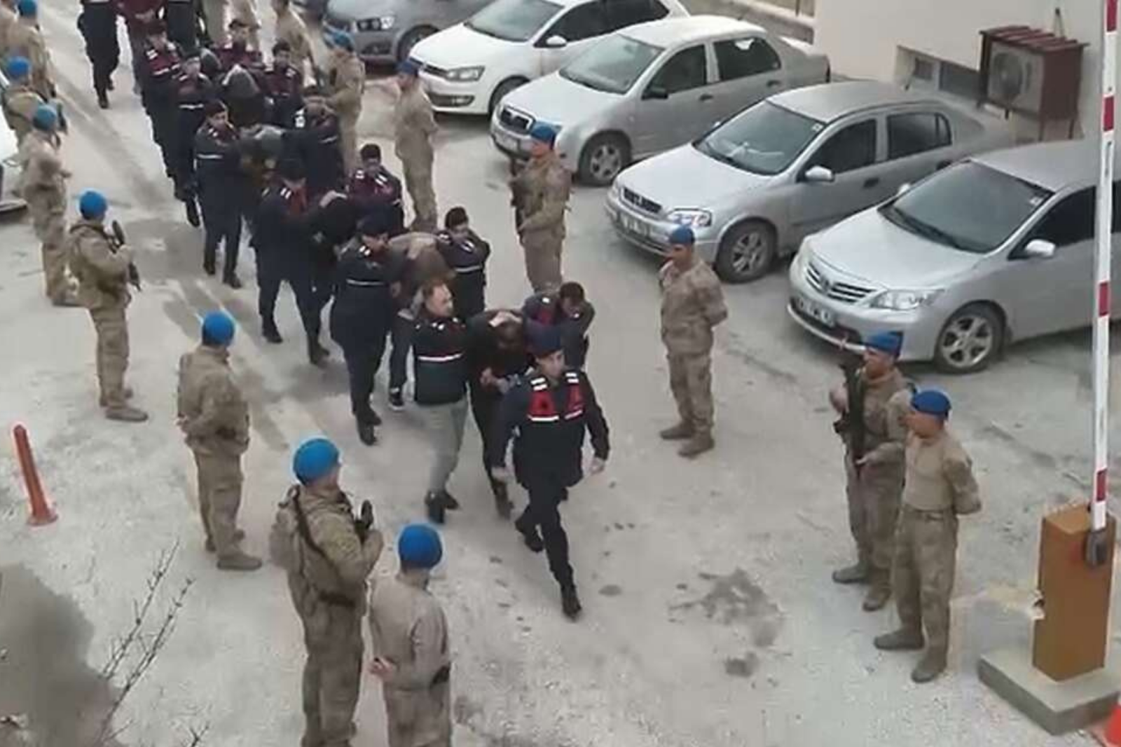 EREĞLİ’DE ZEHİR TACİRLERİNE DARBE