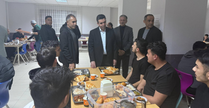 EREĞLİ KAYMAKAMI MURAT EREN, ÖĞRENCİLERLE İFTAR PROGRAMINDA BİR ARAYA GELDİ