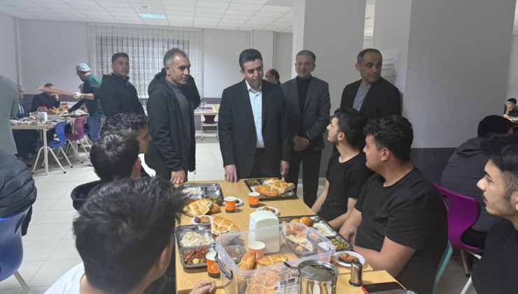 EREĞLİ KAYMAKAMI MURAT EREN, ÖĞRENCİLERLE İFTAR PROGRAMINDA BİR ARAYA GELDİ
