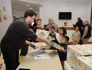 BAŞKAN ALTAY: “ÇOCUKLAR RAMAZAN’I HEYECANLA KARŞILASIN DİYE İLK ORUÇ HEDİYELERİNİN DAĞITIMINA BAŞLADIK”