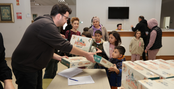 BAŞKAN ALTAY: “ÇOCUKLAR RAMAZAN’I HEYECANLA KARŞILASIN DİYE İLK ORUÇ HEDİYELERİNİN DAĞITIMINA BAŞLADIK”