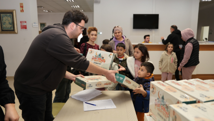 BAŞKAN ALTAY: “ÇOCUKLAR RAMAZAN’I HEYECANLA KARŞILASIN DİYE İLK ORUÇ HEDİYELERİNİN DAĞITIMINA BAŞLADIK”