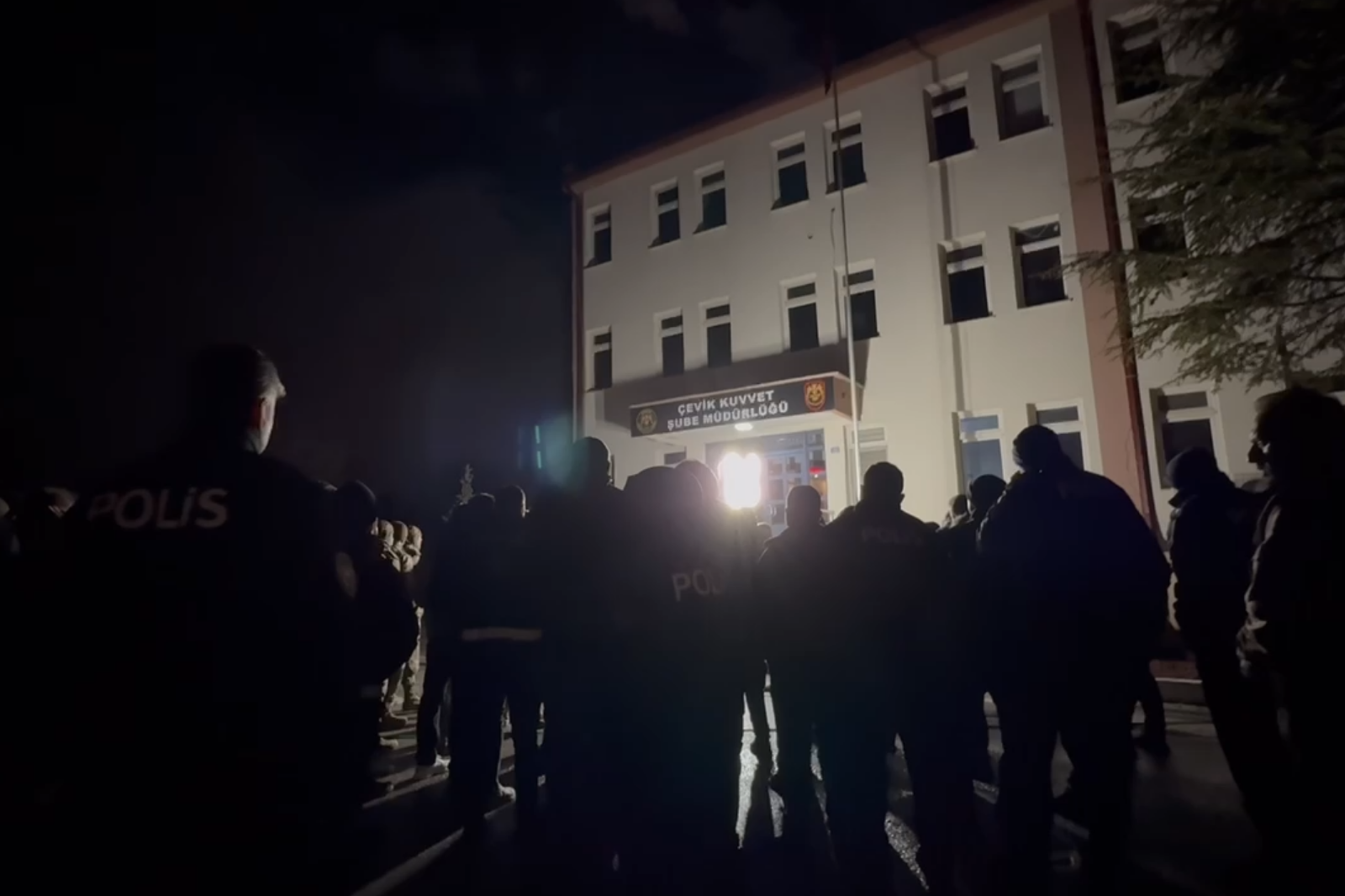 ORGANİZE SUÇ ÖRGÜTÜNE ŞAFAK OPERASYONU: 25 GÖZALTI