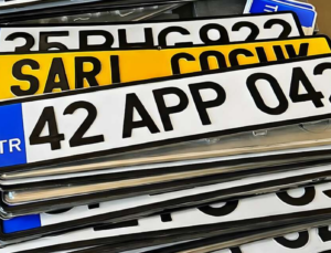 APP PLAKA DENETİMLERİNDE SÜRÜCÜLERE MÜJDE: CEZALAR 1 NİSAN’A ERTELENDİ