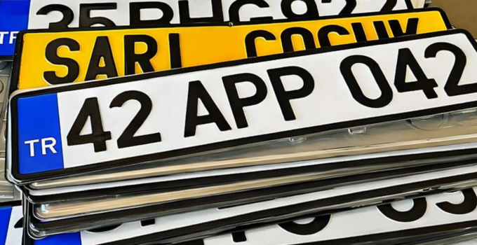 APP PLAKA DENETİMLERİNDE SÜRÜCÜLERE MÜJDE: CEZALAR 1 NİSAN’A ERTELENDİ