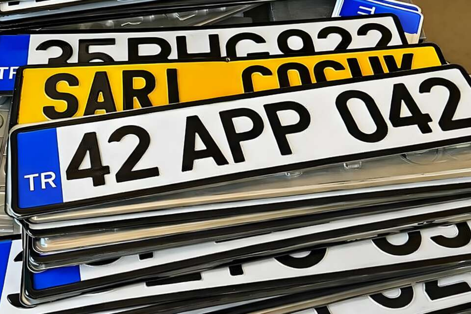 APP PLAKA DENETİMLERİNDE SÜRÜCÜLERE MÜJDE: CEZALAR 1 NİSAN’A ERTELENDİ