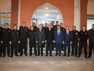 BAŞKAN ALTAY İFTARDAN SONRA GECE MESAİSİNDEKİ BÜYÜKŞEHİR PERSONELİNİ ZİYARET ETTİ