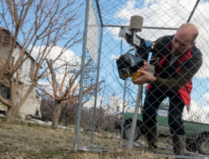 HALKAPINAR’DA MEYVE ZARARLILARINA TEKNOLOJİK TAKİP: SAHAYA KAMERALI TUZAKLAR KURULDU