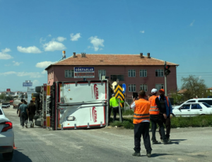 EREĞLİ’DE TIR KAVŞAKTA DEVRİLDİ: VATANDAŞLAR SEFERBER OLDU