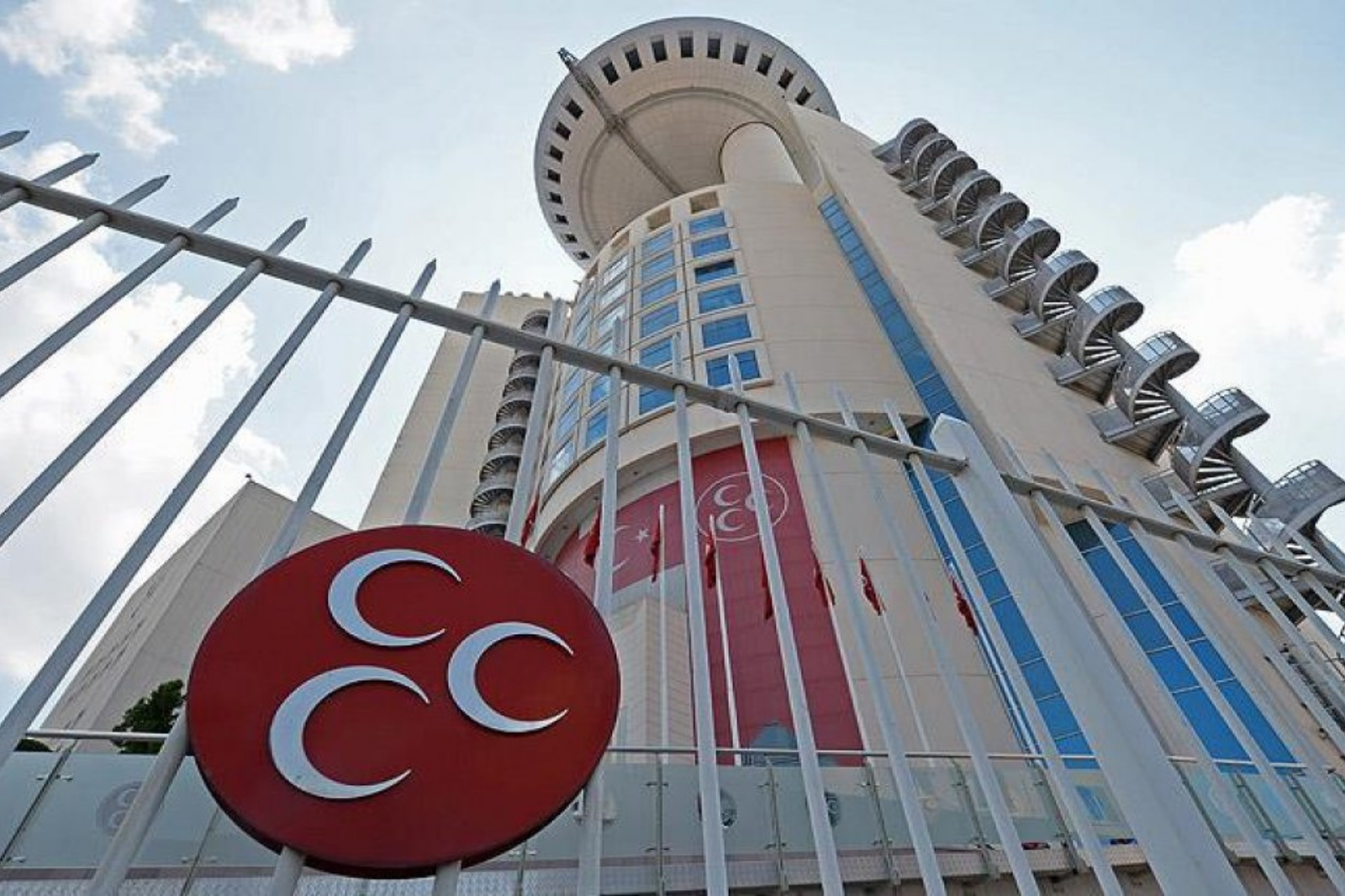 MHP’DE İSTANBUL İL VE 39 İLÇE TEŞKİLATI FESHEDİLDİ