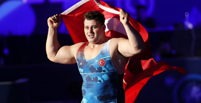 RIZA KAYAALP TARİH YAZDI: 13. KEZ AVRUPA’NIN ZİRVESİNDE!