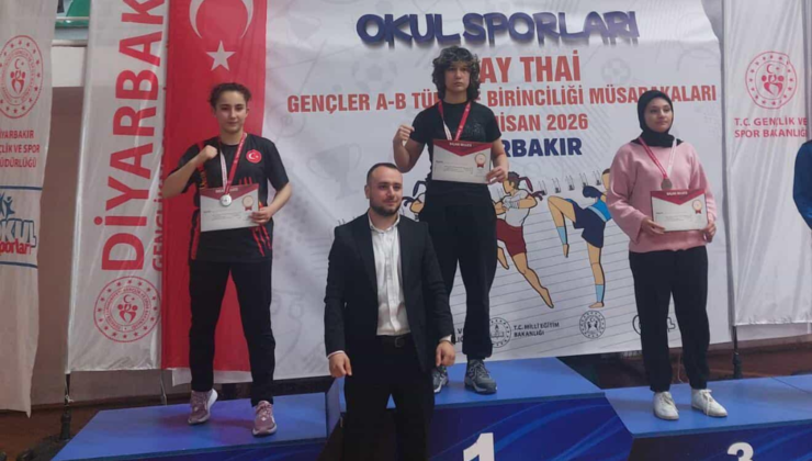 CUMHURİYET ANADOLU LİSESİ BAŞARIYA DOYMUYOR: MUAY THAI’DE TÜRKİYE ŞAMPİYONLUĞU!