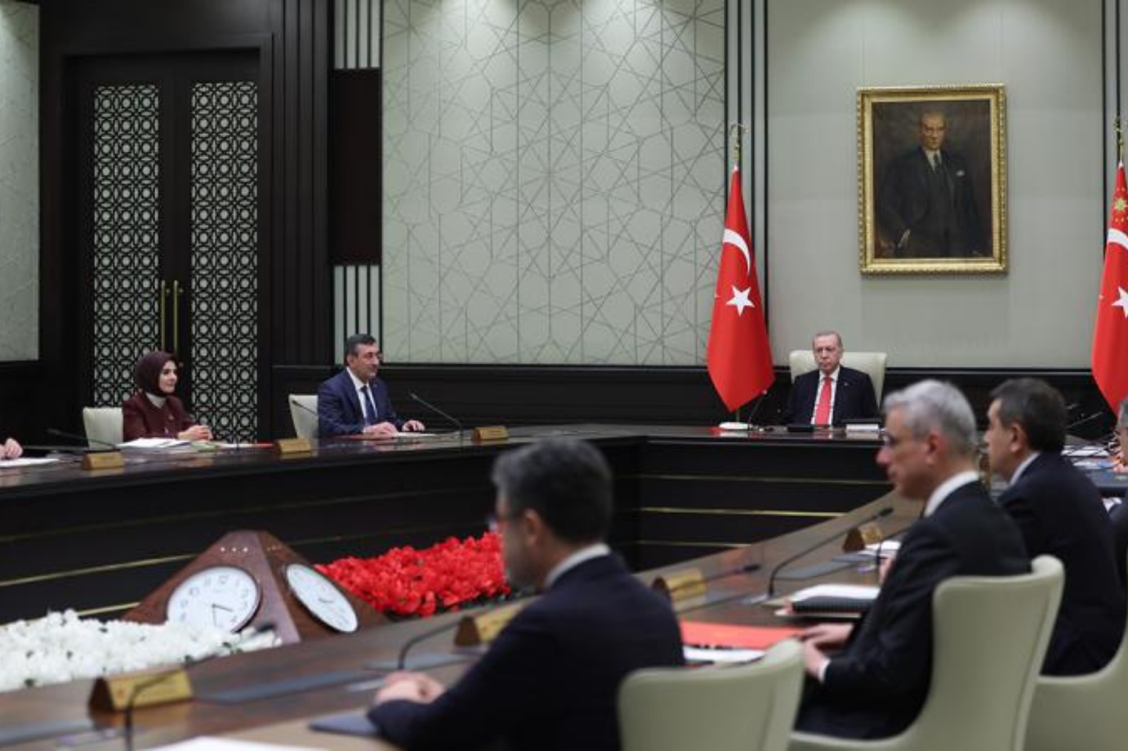 KABİNE’NİN ÖNCELİKLİ GÜNDEMİ “ORTA DOĞU”: KRİTİK BAŞLIKLAR MASADA