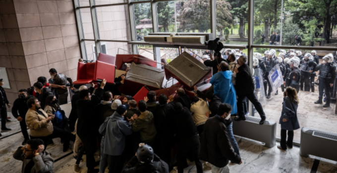 CHP GENEL MERKEZİ’NDE “MUTLAK BUTLAN” HAREKETLİLİĞİ