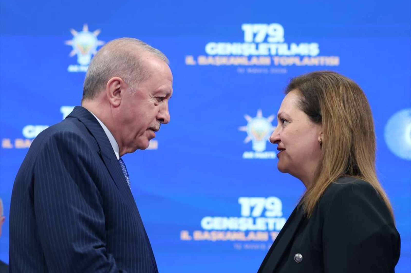 AFYONKARAHİSAR BELEDİYE BAŞKANI BURCU KÖKSAL AK PARTİ’YE KATILDI