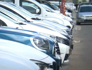OTOMOBİL PİYASASINDA YENİ KARAR: KISITLAMALAR 2027’YE KADAR UZATILDI