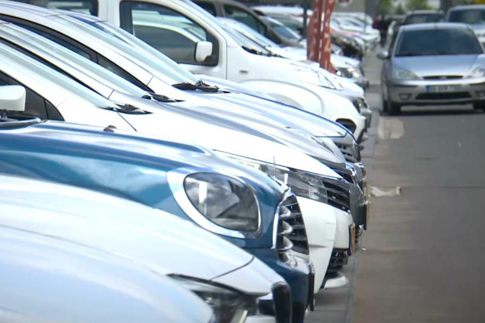 OTOMOBİL PİYASASINDA YENİ KARAR: KISITLAMALAR 2027’YE KADAR UZATILDI