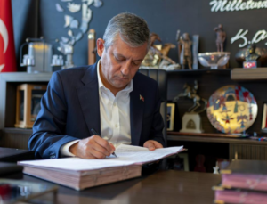 ÖZGÜR ÖZEL VE 91 MİLLETVEKİLİ CHP’DEN İSTİFA EDEREK YENİ PARTİ’Yİ KURDU