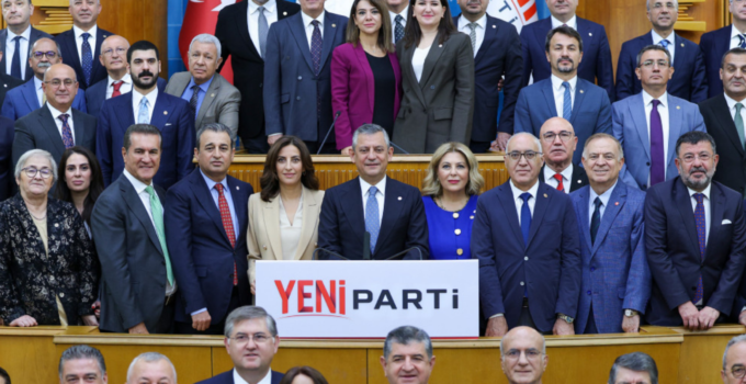 200’ÜN ÜZERİNDE BELEDİYE BAŞKANI CHP’DEN İSTİFA ETTİ: YENİ PARTİ’YE KATILIYORLAR