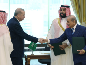 TÜRKİYE, SUUDİ ARABİSTAN VE PAKİSTAN’DAN TARİHİ MEKKE SAVUNMA ANLAŞMASI