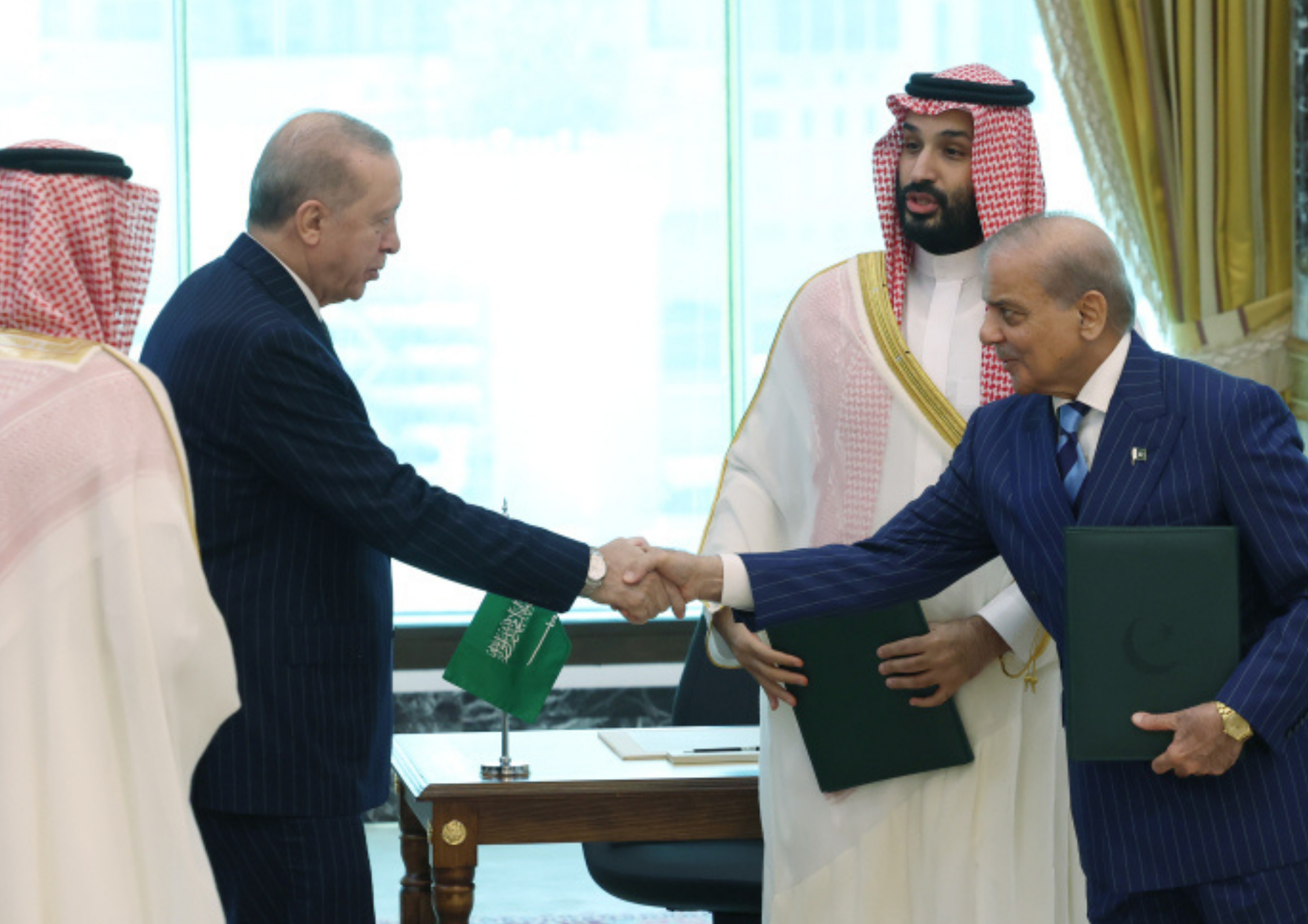 TÜRKİYE, SUUDİ ARABİSTAN VE PAKİSTAN’DAN TARİHİ MEKKE SAVUNMA ANLAŞMASI
