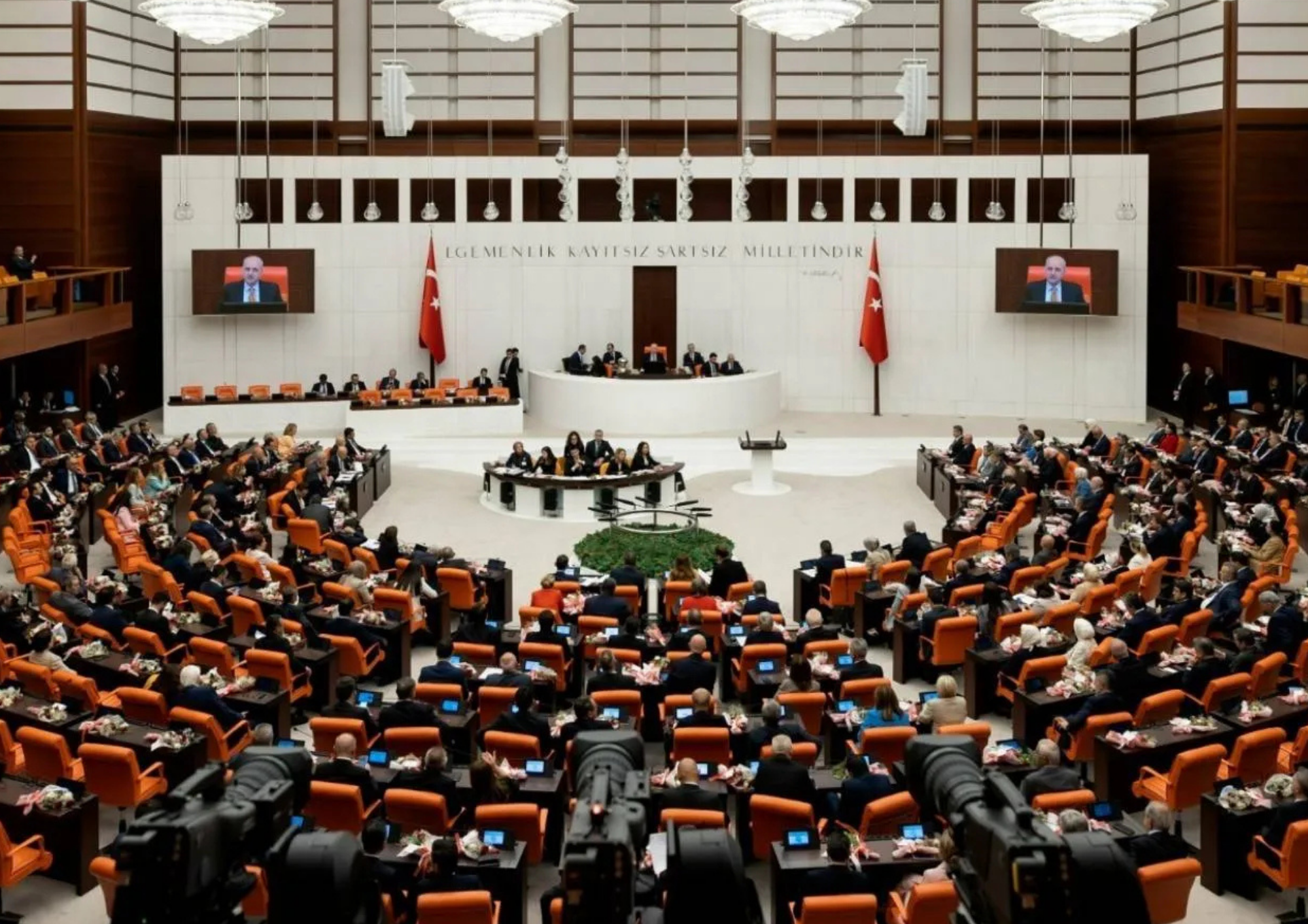 “TERÖRSÜZ TÜRKİYE” DÜZENLEMESİ İMZAYA AÇILDI: GÖZLER TBMM’DE