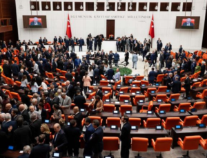 TERÖRSÜZ TÜRKİYE İÇİN TARİHİ DÜZENLEME MECLİS’TEN GEÇTİ: KANUN TEKLİFİ 467 OYLA YASALAŞTI