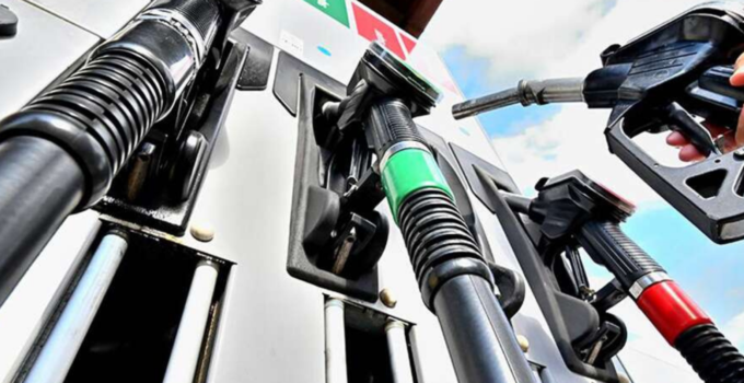 BENZİN VE MOTORİNE BEKLENEN ZAMLAR İPTAL EDİLDİ