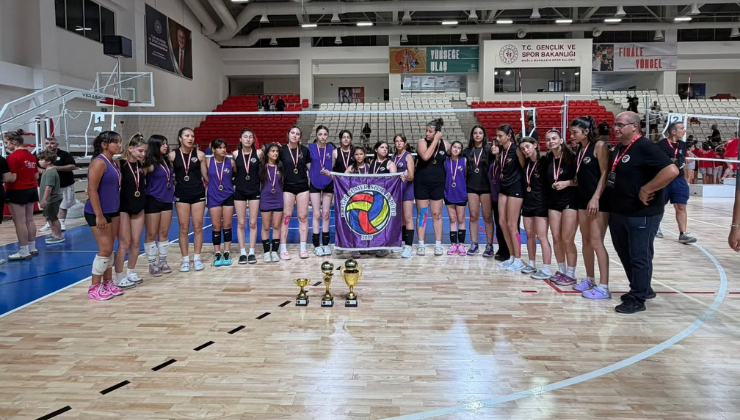 EREĞLİ SÜMER SPOR KULÜBÜ MARMARİS’TEN KUPALARLA DÖNÜYOR