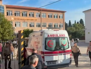 MANİSA’DA OKUL ÖNÜNDE SİLAHLI SALDIRI: YARALI ÖĞRENCİLER VAR