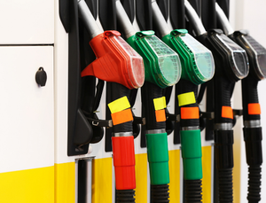 AKARYAKITA ÇİFTE ZAM GELİYOR: MOTORİN VE BENZİN FİYATLARI REKOR SEVİYEYE YÜKSELECEK