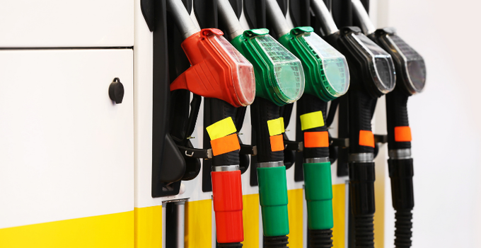 AKARYAKITA ÇİFTE ZAM GELİYOR: MOTORİN VE BENZİN FİYATLARI REKOR SEVİYEYE YÜKSELECEK