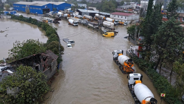 İSTANBUL’U SAĞANAK VURDU: 2 CAN KAYBI, YOL VE MEYDANLAR SULAR ALTINDA