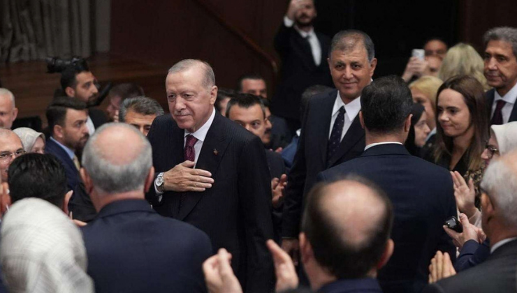 İZMİR BÜYÜKŞEHİR BELEDİYE BAŞKANI CEMİL TUGAY AK PARTİ’YE GEÇTİ